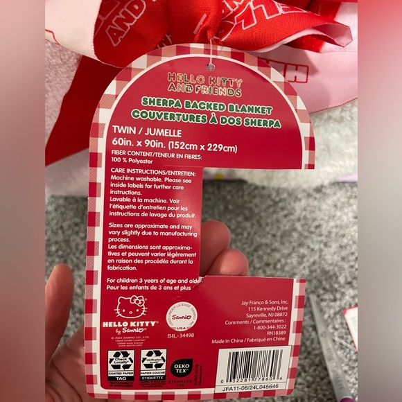 Sherpa Christmas hello kitty blanket - Picture 4 of 7